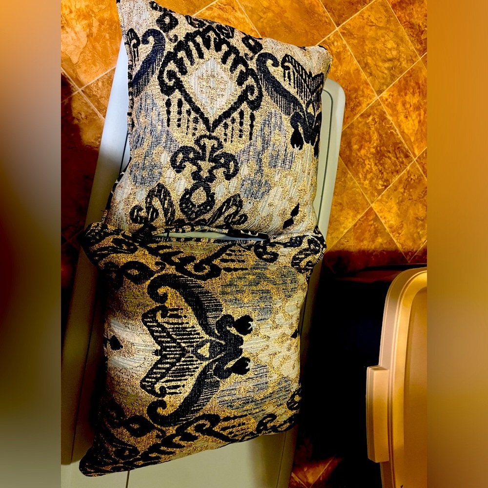 PILLOWS